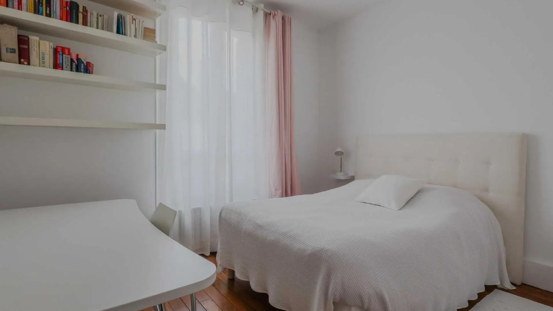 Magnificent Apartment- 2Br 4P- Near Sacre-Coeur Parijs 0*,  Frankrijk
